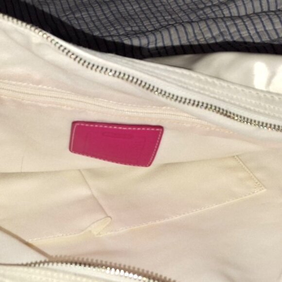 COACH AUTHENTIC WHITE HAMPTON HOBO IN EXCELLENT CLEAN CONDITION - Picture 4 of 7